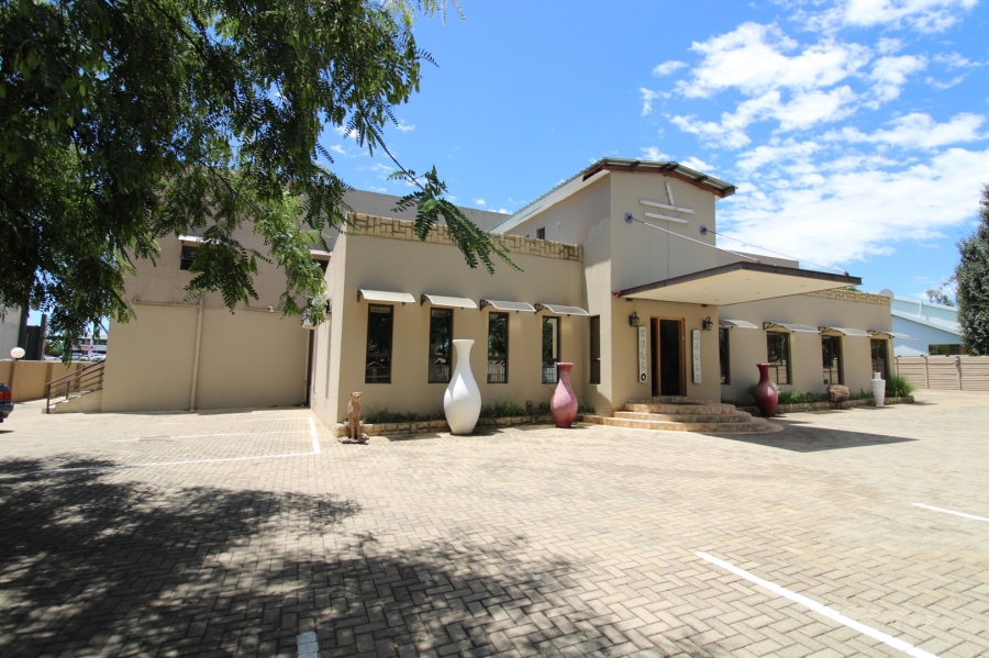 15 Bedroom Property for Sale in Langenhovenpark Free State